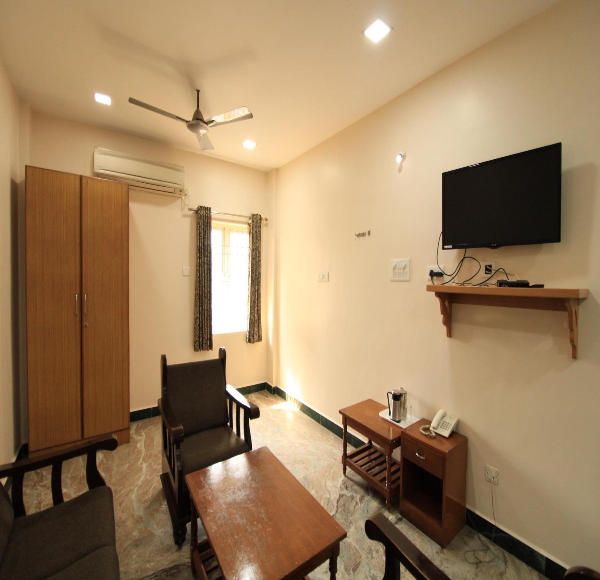 Hotel Rathnavel Towers Chennai Exterior photo