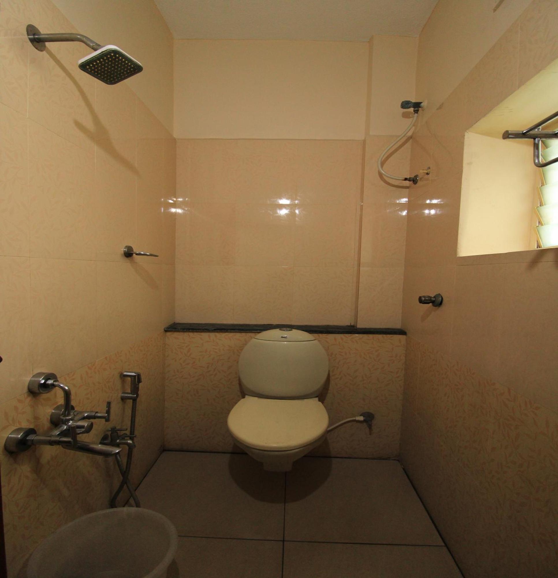Hotel Rathnavel Towers Chennai Exterior photo